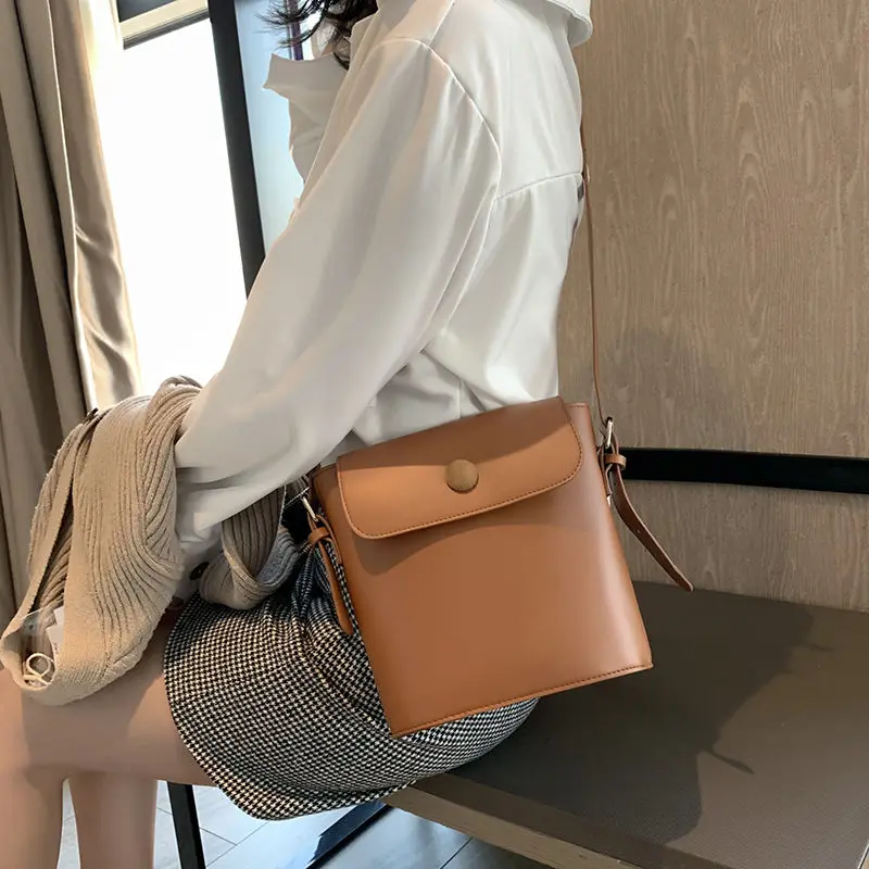 

CROSHO Korean Version Casual Shoulder Crossbody Retro Style Xiao Xiangfeng Single Shoulder Cross Bag Soft Leather Lacing Chain