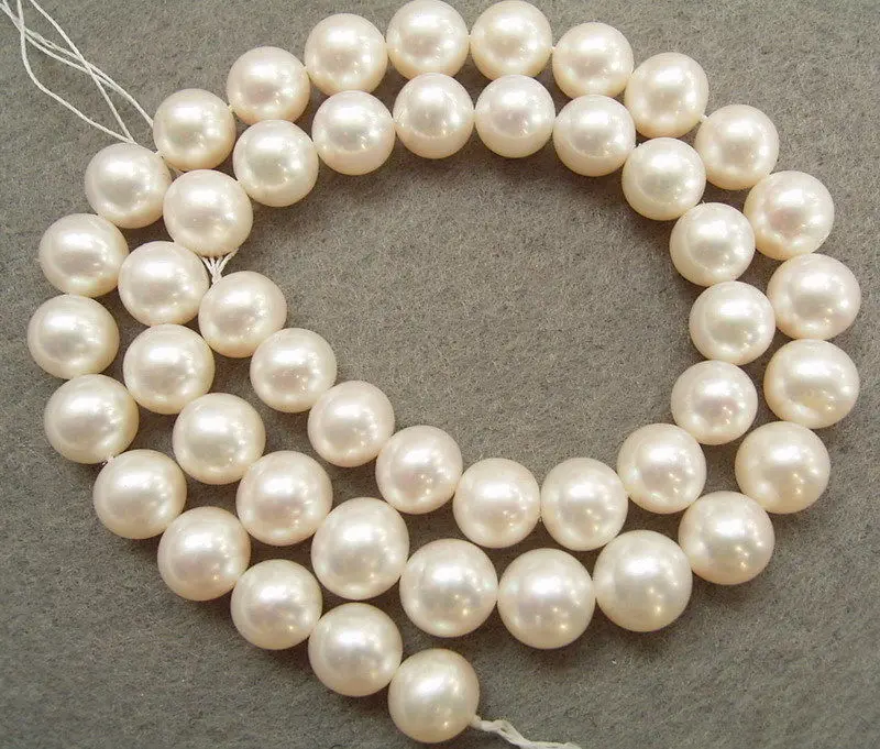

8PE01988 9-9.5MM AA+ White Round Freshwater Pearls 15.5