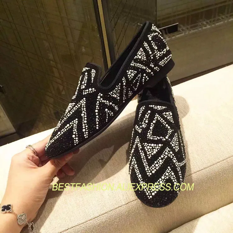 

2018 Hot Spring Summer Shoes Woman Design Suede Crystal Loafers Shallow Round Toe Lazy Flats Woman Smoking Slippers Shoes Tide