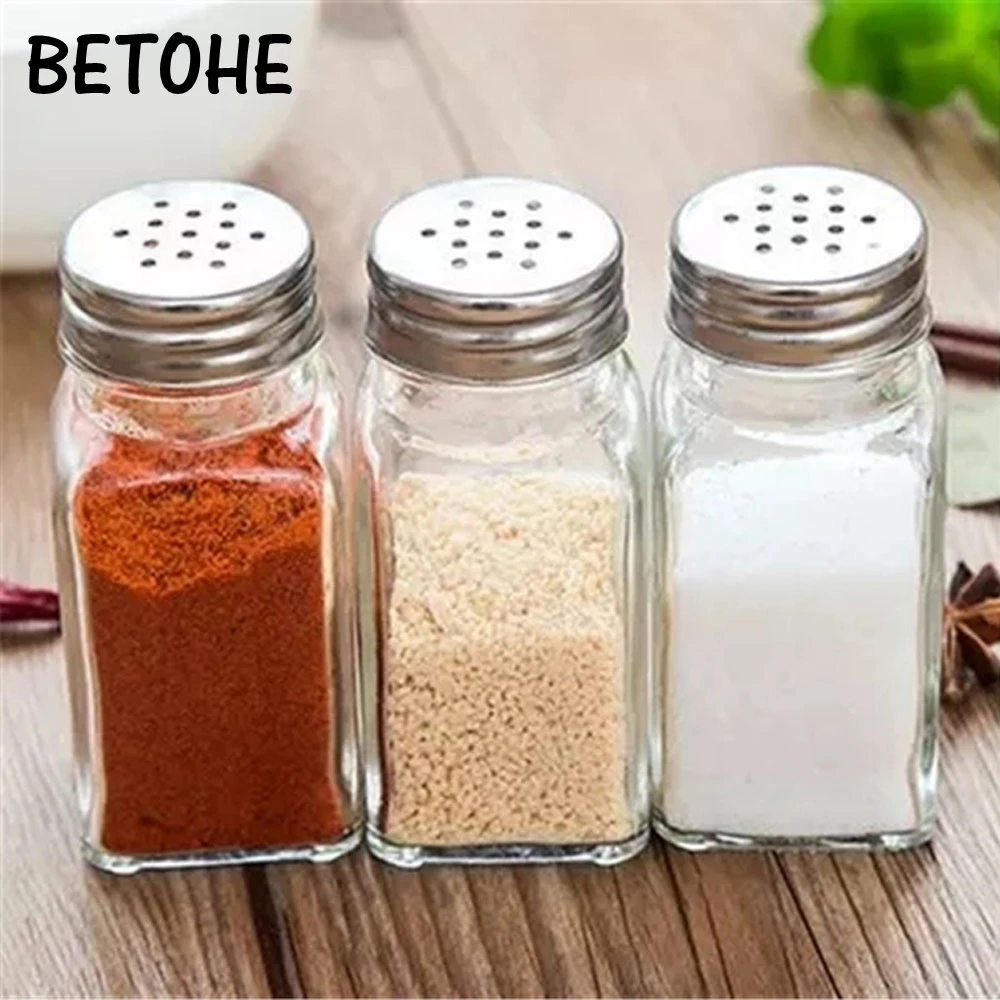 Соль и перец на белом фоне. Специи соль перец. Солонка для соли. На белом фоне salt & pepper. Соль перец.