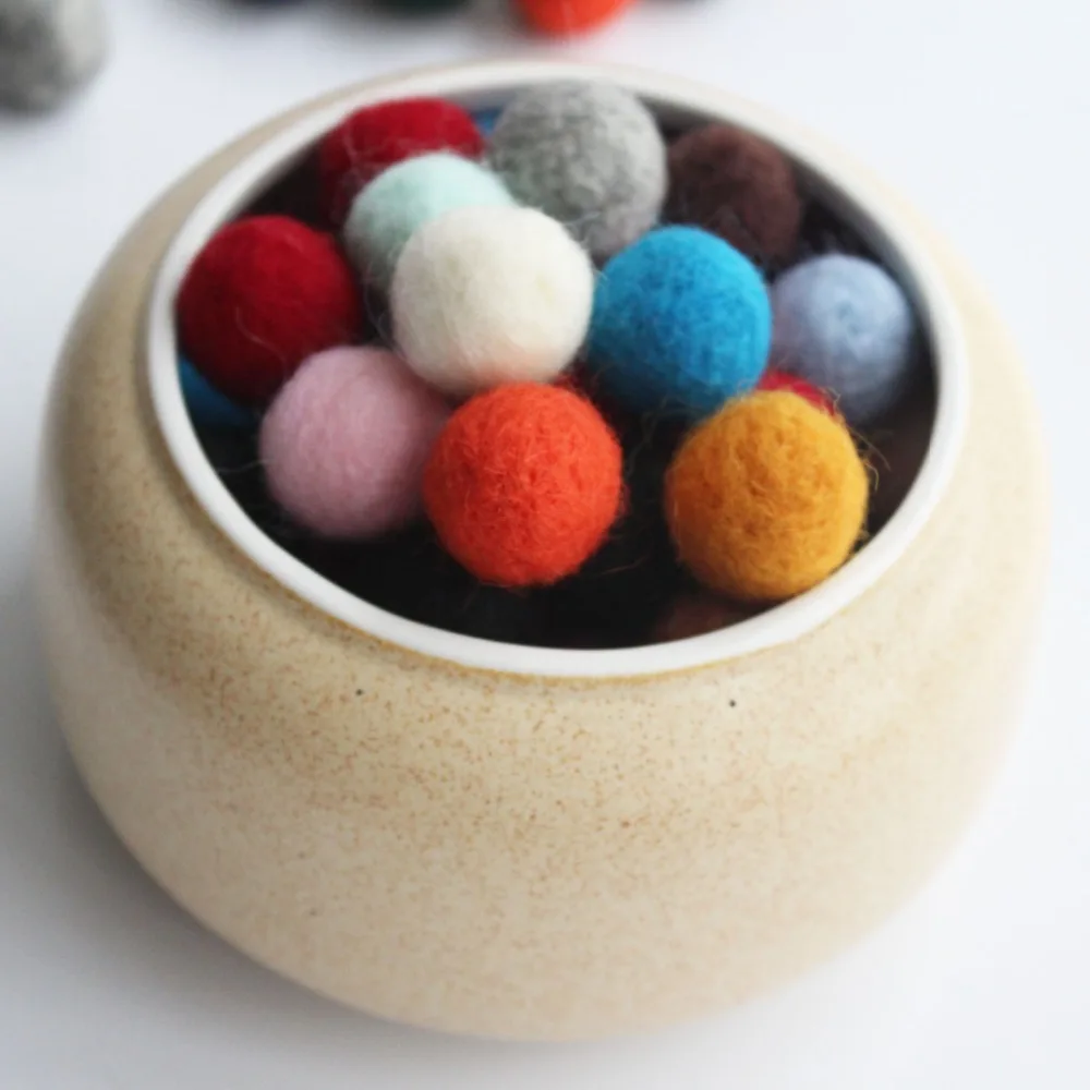100pcs Wholesale Price 2cm Wool Felt Ball Beads Handmade Craft