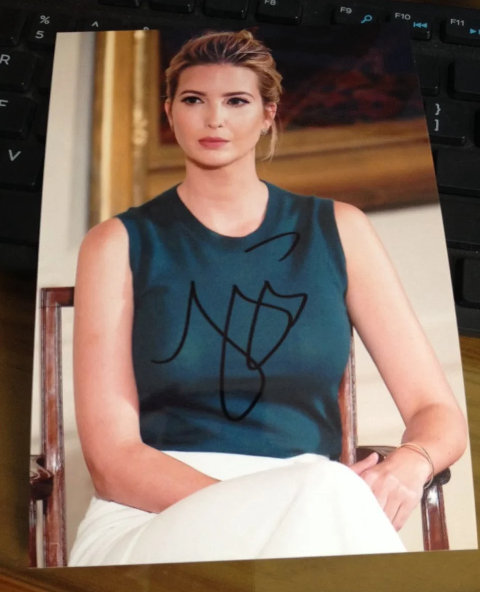 

signed Ivanka Trump autographed original photo autographs 5*7 inches free shipping 062018B