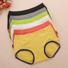 Бесшовные милые девушки в повседневных спортивных трусах талии хлопок нижнее белье