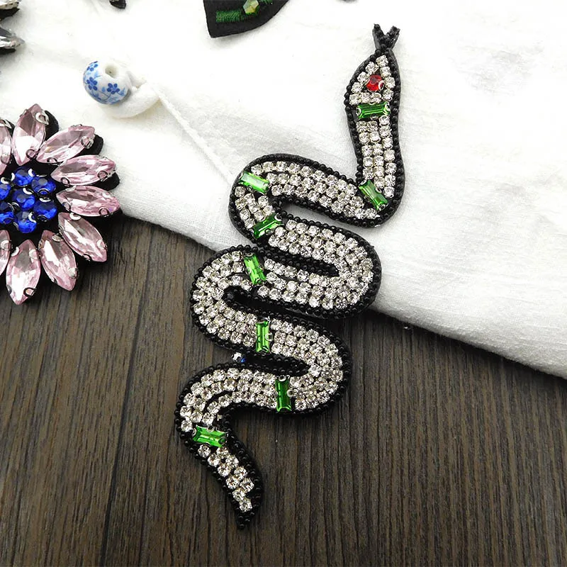 

2pcs/lot Manual nail bead sequins patch stick applique patch sew on clothing decoration snake patches