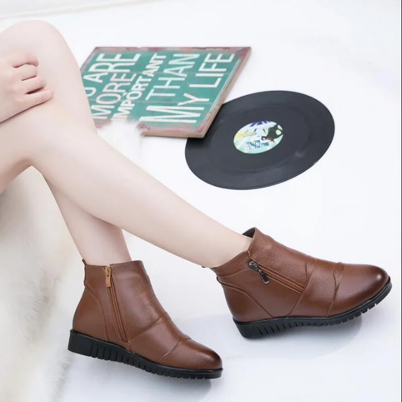 Женские ботинки из воловьей кожи на плоской подошве; сезон осень-зима; ботильоны из натуральной кожи и бархата; хлопковая обувь для мам