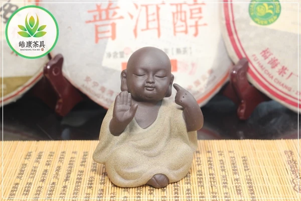 Чайная фигурка для набора Кунг Фу Ча Медитирующий монах слушает внутренний голос