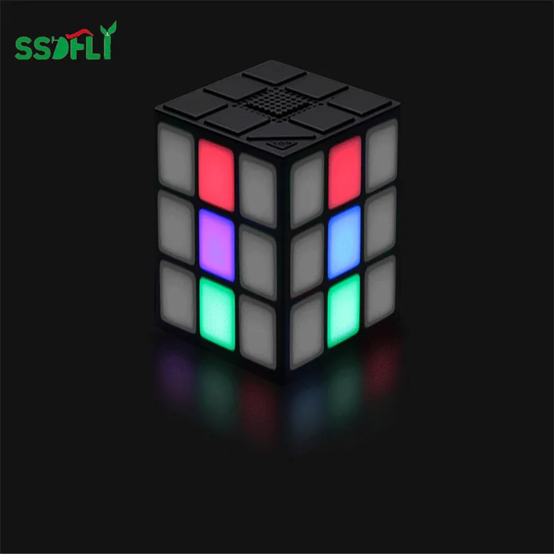 

2019 Fashion Portable Lanterns Mini Speaker Cube Subwoofer LED Multi-function Outdoor Card Radio Personality Sound