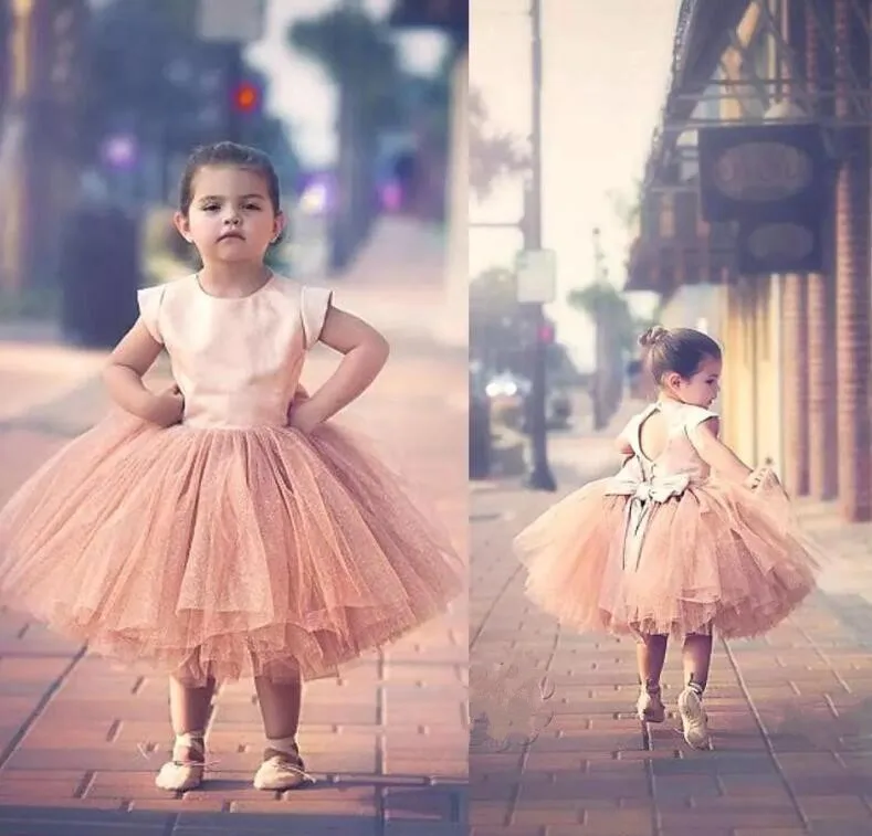

Blush Pink Ball Gown Flower Girls Dresses Keyhole Backless With Bow Girls Wedding Party Birthday Gown