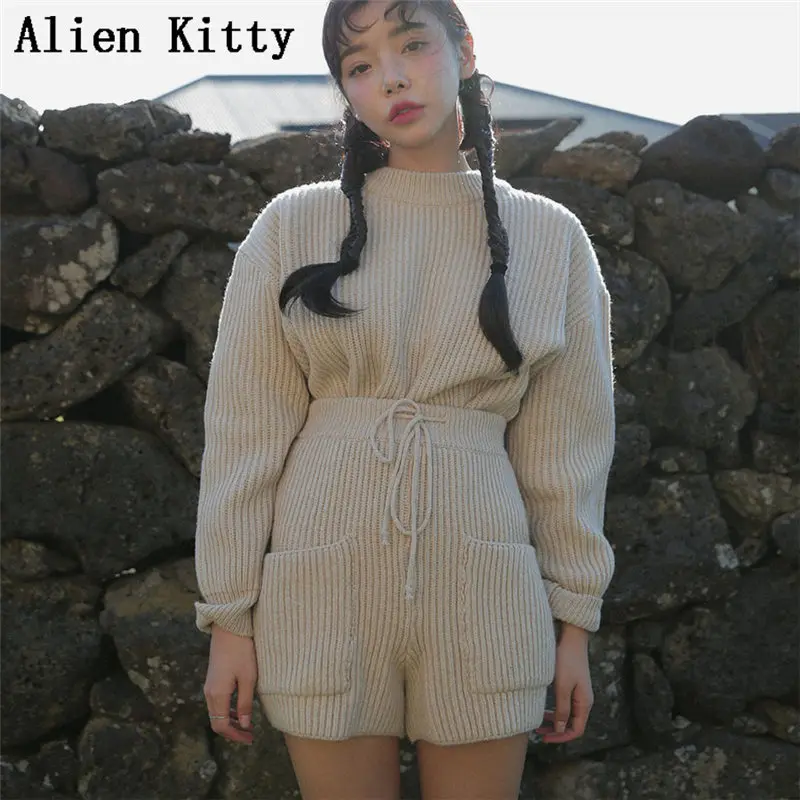 Женский костюм двойка с шортами Alien Kitty повседневный Однотонный свитер и