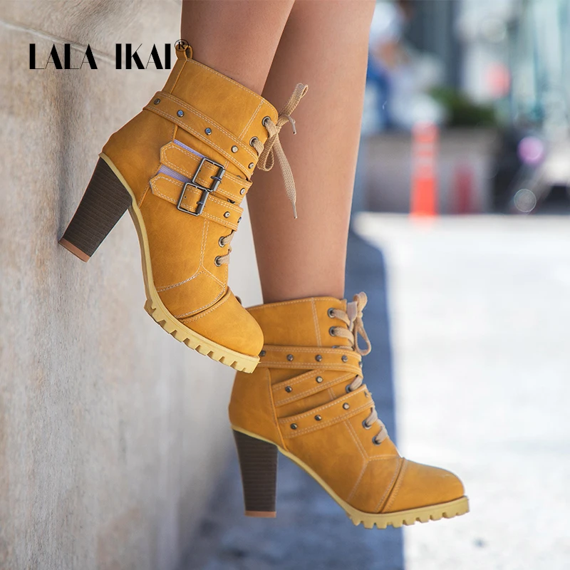Acheter LALA IKAI Femmes Rivet Dentelle Up Bottes D hiver Crochet Hoop Boucle Nubuck À Talons Hauts Bout Rond Plate Forme Chunky bottes 014C2241 4