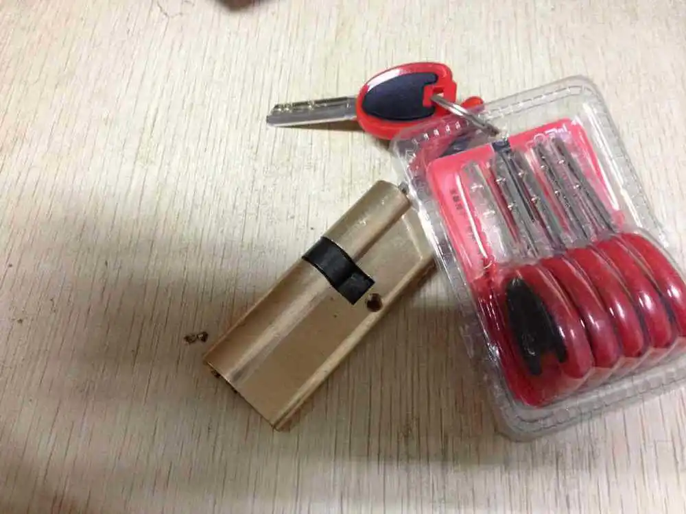 

Production and sales of anti-theft door super B key full-color copper cylinder