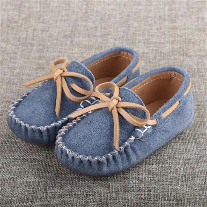 Новые Детские обувь для малышей натуральная кожаная обувь для мальчиков девочек Мокасины лоферы с бантом Детские повседневные туфли на плоской подошве 02 - Цвет: Серый