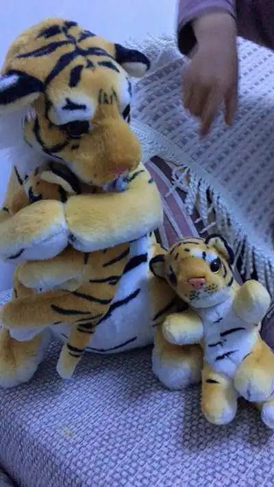 cute simulation mother and child tiger plush toy enlightenment cute  tiger baby doll photo props kids gift deco 48cm 19inch DY50673 (1)