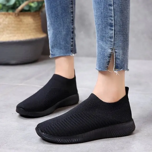 

2019 spring new women's breathable women's shoes round head flat set foot large size flat with single shoes stretch shoes