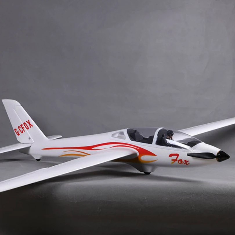 Détail de l'aile du planeur RC FMS MDM-1 Fox 2300mm avec marquages distinctifs
