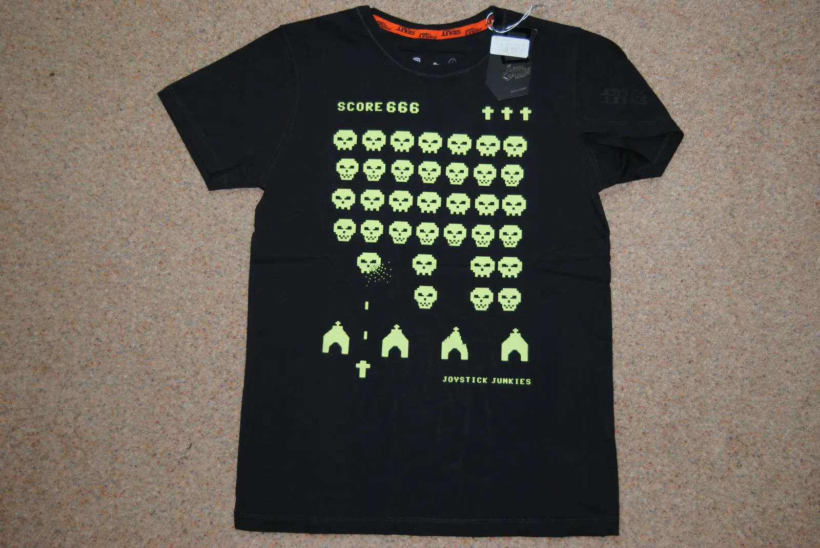 

JOYSTICK JUNKIES SKULL INVADERS SCORE 666 T SHIRT BNWT OFFICIAL GAMING GOTH EMO