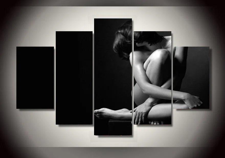 Resultado de imagem para foto de arte a preto e branco de mulher nua deitada na cama