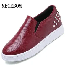2016 Spring Women Flat Shoes Fashion Rivets Slip On Loafers Breathable Round Toe Women Casual Flats Platform Shoes