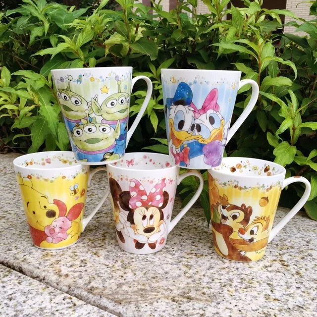 Cheap New Arrival Original Mickey and Minnie Pooh Aliens Chip and Pale Daisy Cute Cartoon Porcelain Coffee Milk Golden Mugs Cup Gift