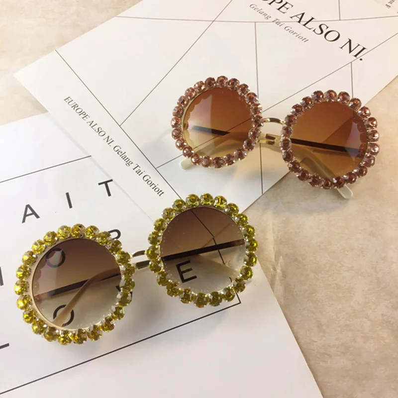 Women Round Sunglasses Luxury Red Rhinestone Oversize Beach Sun Glasses Female Vintage Shades Lady Gift