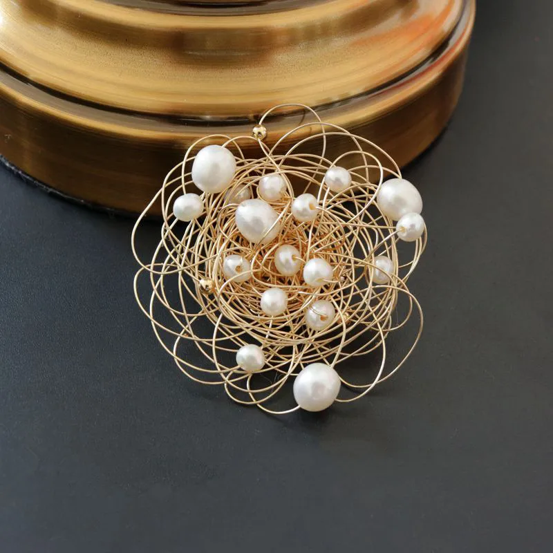 round pearl brooch (31)