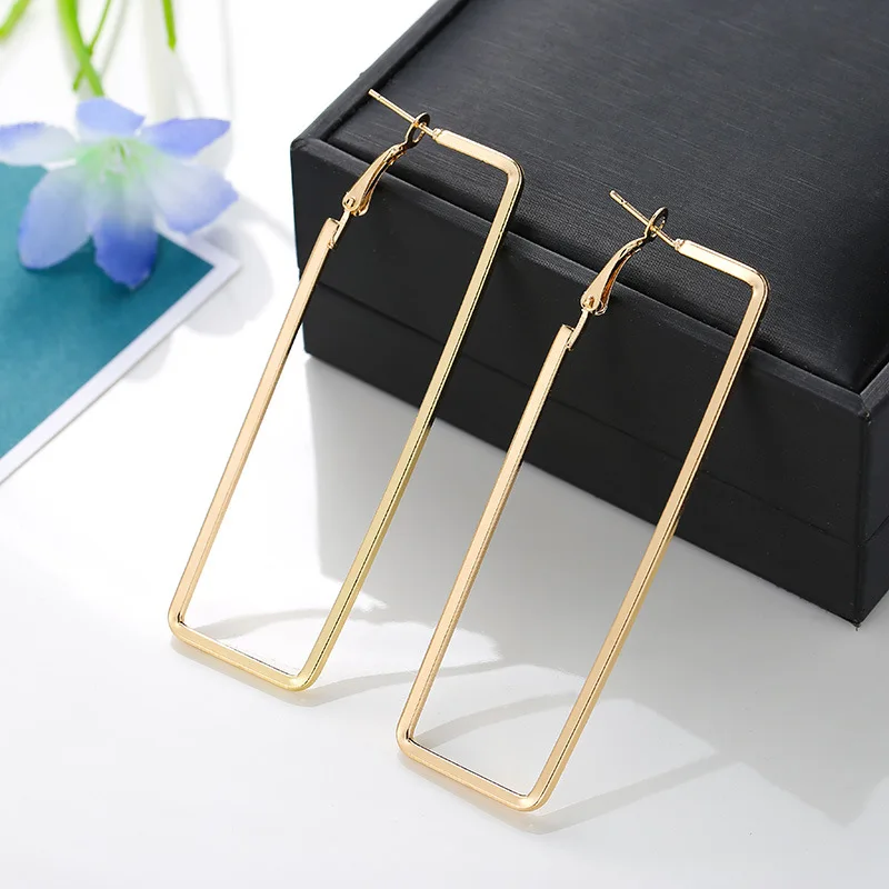 

CXW Korean rectangular alloy ear rings are suitable for women's exaggerated versatile fashion geometric earrings H17