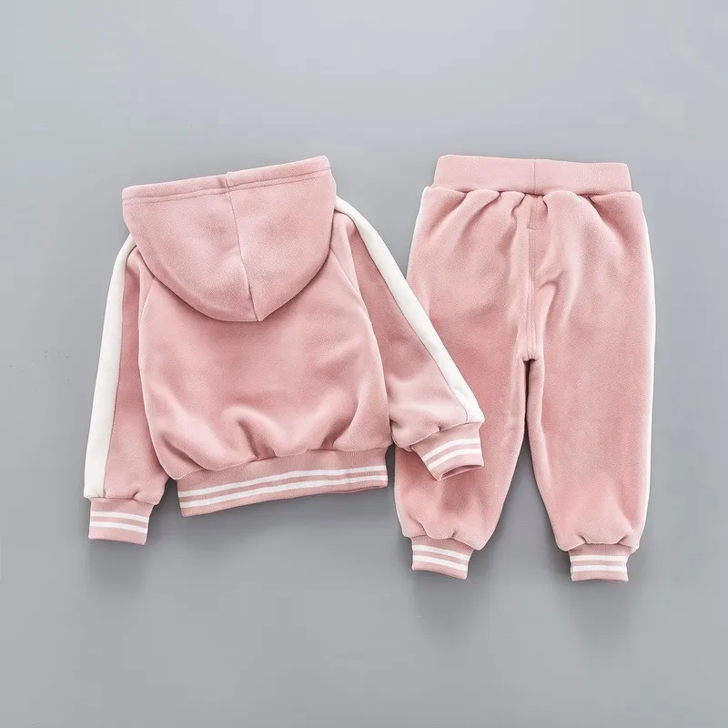 Beste 2020 Herfst Winter Baby Meisjes Jongens Kleding Sets Kinderen Casual Brief Hooded Thicken Fluwelen T shirt Kinderen Sport Pak kleding