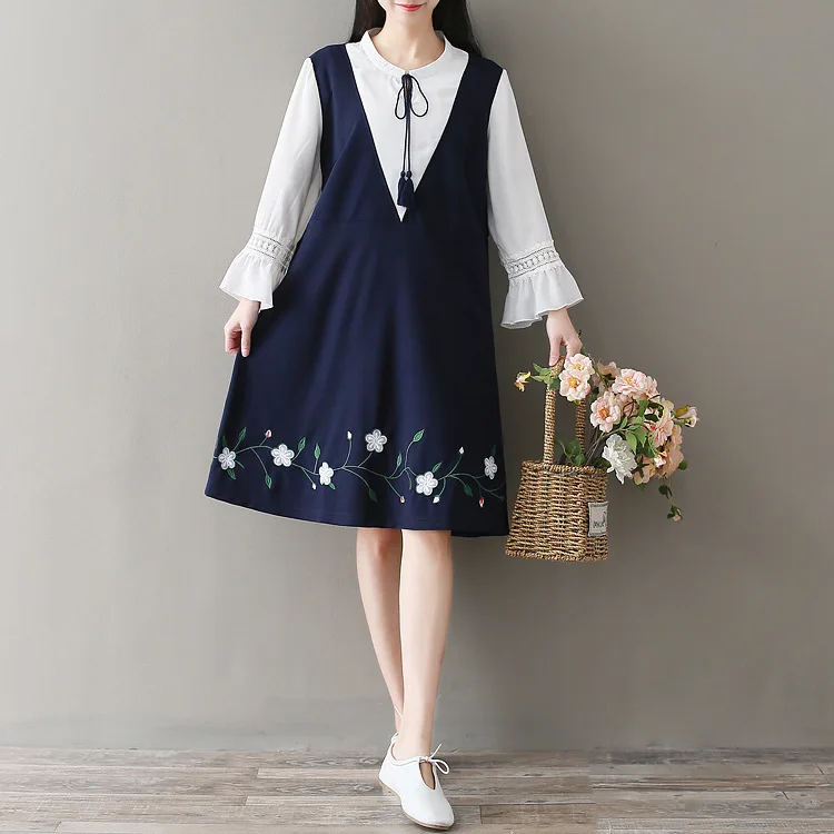 

2019 new spring Literary Loose big size dress floral embroidery Fake two pieces flare sleeve stand collar long sleeve midi dress