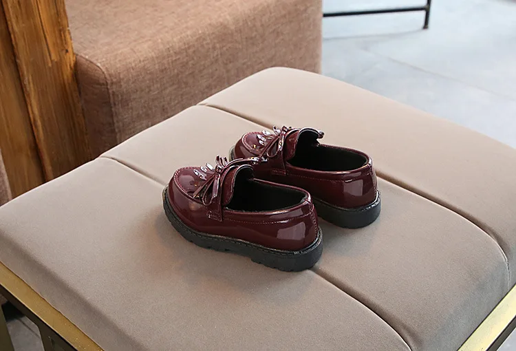 Новая брендовая весенне-Осенняя детская обувь из искусственной кожи для мальчиков и девочек, детские оксфорды с бахромой, брендовая обувь на плоской подошве с кисточками и бантом, размер 21-36