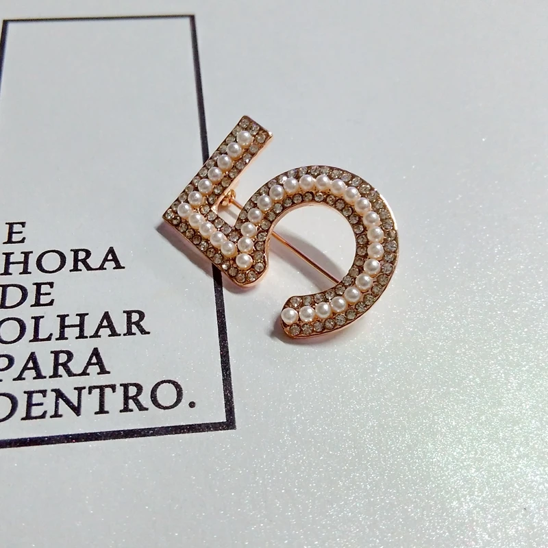 5 brooch 05