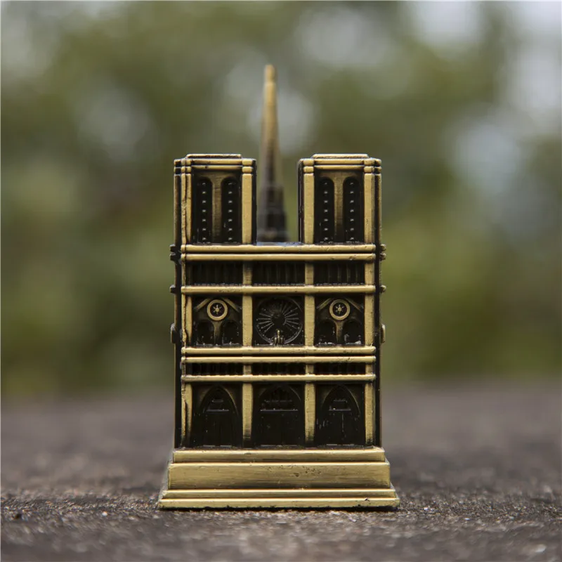 

Paris Big Church Notre Dame De Paris Cathedral Model Home Decoration Vintage Desk Decor Accessories Mini Figures Souvenirs Memo