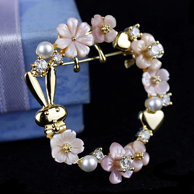

Red Trees High Quality Rabbit Wreath Brooches Women's Clothing Accessories Christmas Party Gift Wholesale / Drop Shipping In Box