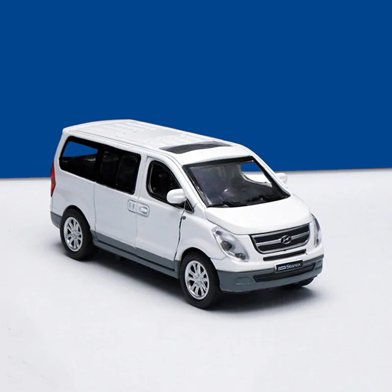 Модель автомобиля Hyundai Starex Diecast 1/38 игрушечный автомобиль из металлического