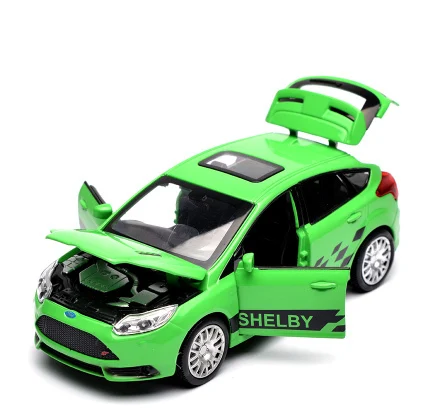 Новинка 1:30 Ford Focus литая под давлением модель автомобиля игрушечный электронный металлический автомобиль со звуком, светильник для детей, игрушки в подарок - Цвет: Green