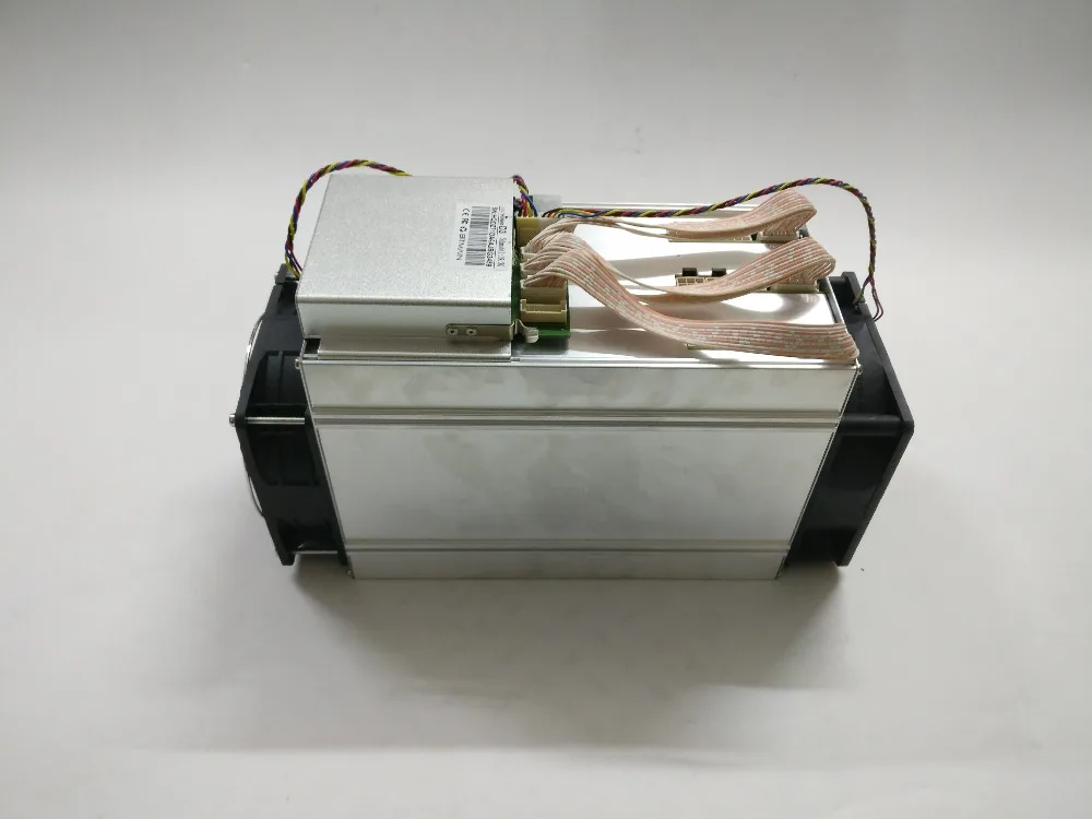 DASH miner Bitmain ANTMINER D3 17 GH/s(без БП) 1200W на стене Сейчас открывается. Высокая скорость хеша и низкая мощность