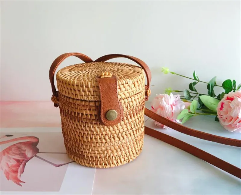 

Meloke 2018 high quality women rattan shoulder bags summer handmade beach bags mini Cylinder cross body bag drop shipping MN1069