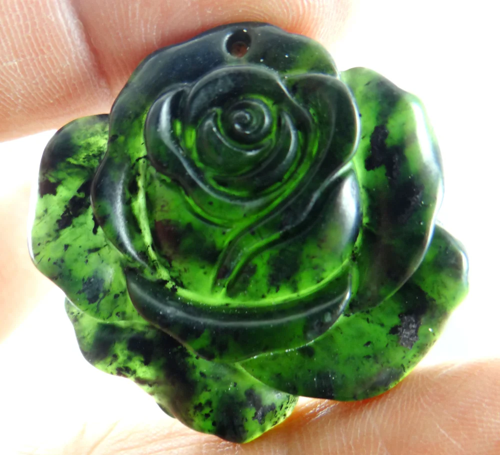 

40*42*8MM Wholesale natural Chinese black green stone hand-carved statue of flower amulet pendant necklace
