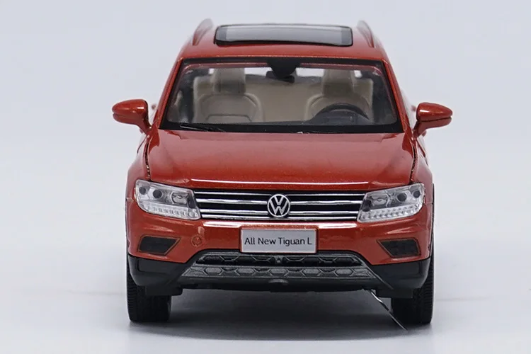 Игрушки для автомобиля из 1:32 сплава, высокая имитация Tiguan L, открытая дверь, музыка и флэш-игрушки