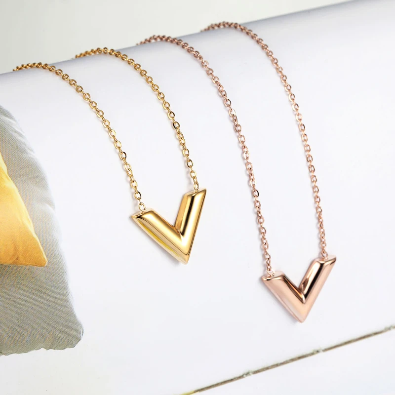 Классический дизайн, известный бренд, ожерелье с подвеской в виде буквы V для женщин, Женское Ожерелье из титановой стали, роскошные ювелирные изделия для женщин, высокое качество