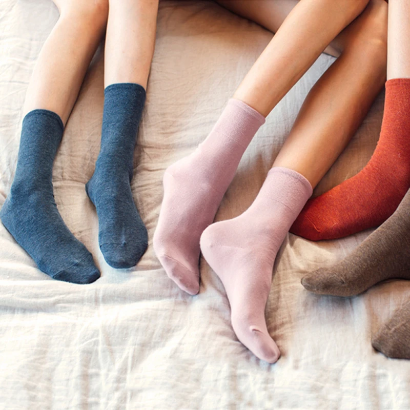 Новые высокие носки для девочек средней школы, свободные однотонные хлопковые осенние длинные носки, женские короткие теплые носки с