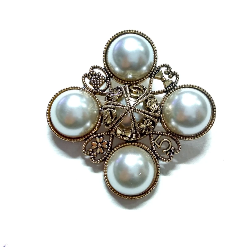 cc brooch 06