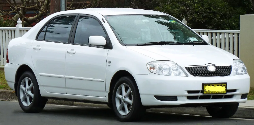 1920px-2003-2004_Toyota_Corolla_(ZZE122R)_Conquest_sedan_01 