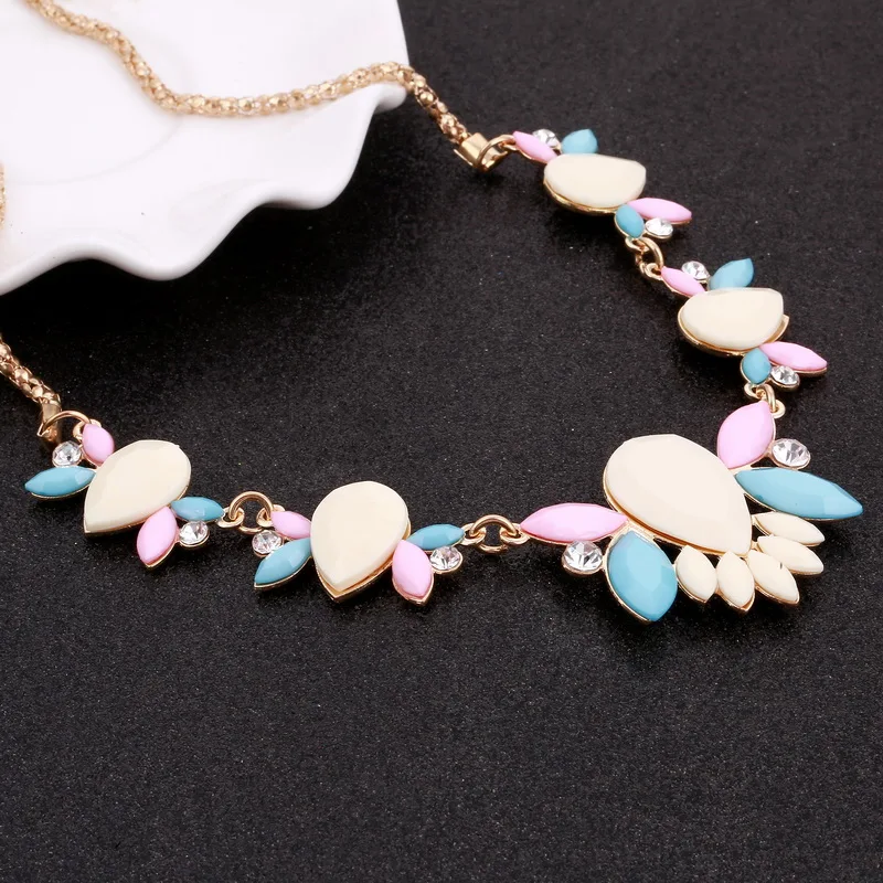 

Rhinestone Flower Necklaces Fashion Crystal Charm Choker Statement Bib Collar Necklace Women Golden Plated Necklaces & Pendants