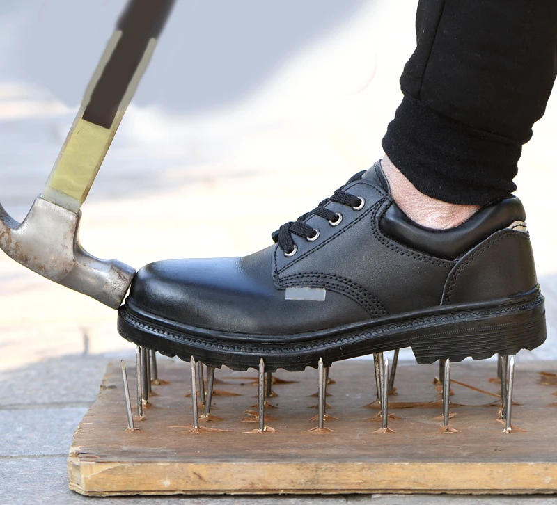 Пара кожаных походных кроссовок, уличная защитная обувь со стальным носком и средней подошвой