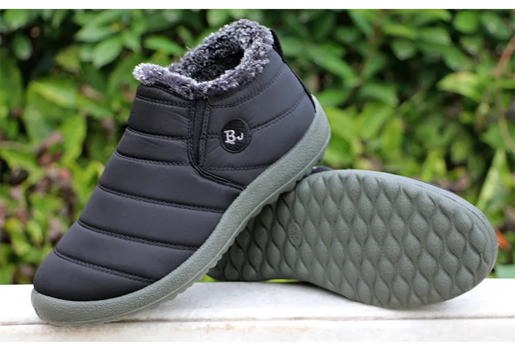 2500441640_1992338671