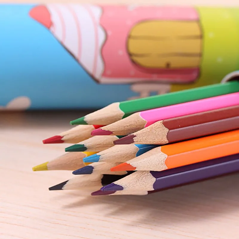 Цветные карандаши в пенале. Пенал для цветных карандашей. Карандаши цветные милые для школы. Карандаши маленькие цветные. Разноцветные милые карандаши.