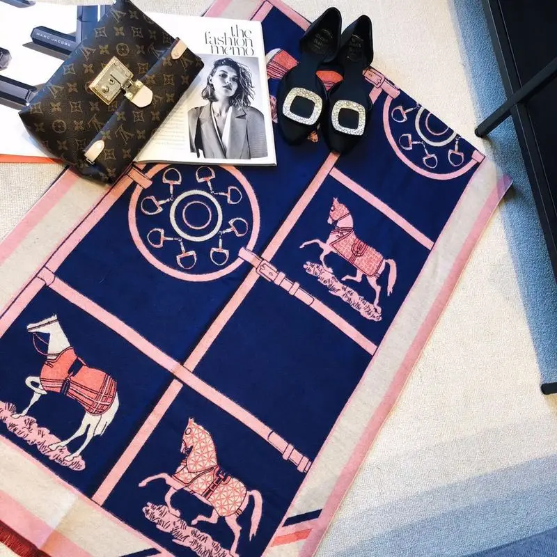 Baratos 2018 nueva Bufanda de invierno de moda para mujer manta de caballo Bufanda de animal marca Desinger cachemir Shawl Triangle Bandage Bufanda