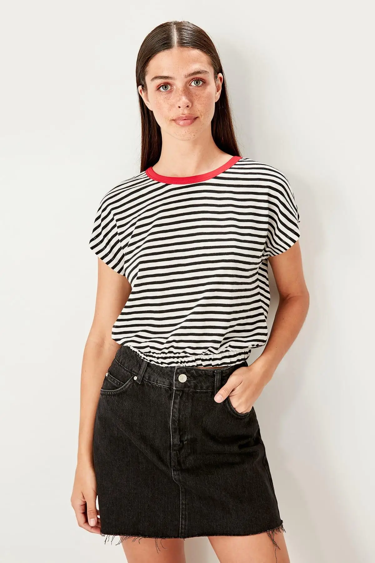 

Trendyol Black Striped Basic Knitted T-Shirts TWOSS19TS0307