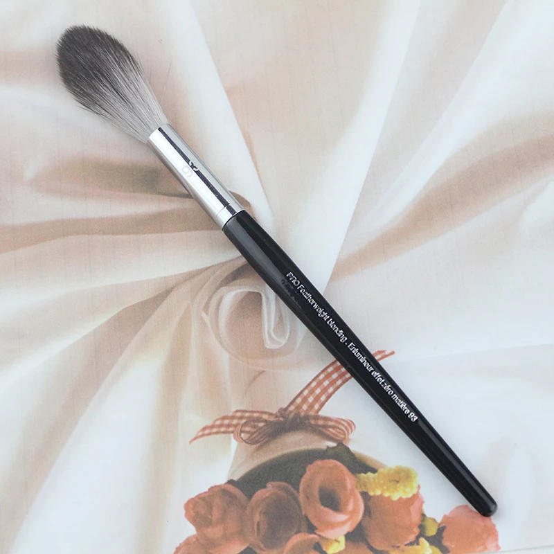 2018 New Long Wood handle Long Fine Hair Pro Feather Weight Blending Brush No.93 For Makeup Brushes 2018 New Long Wood handle Long Fine Hair Pro Feather Weight Blending Brush No.93 For Makeup Brushes