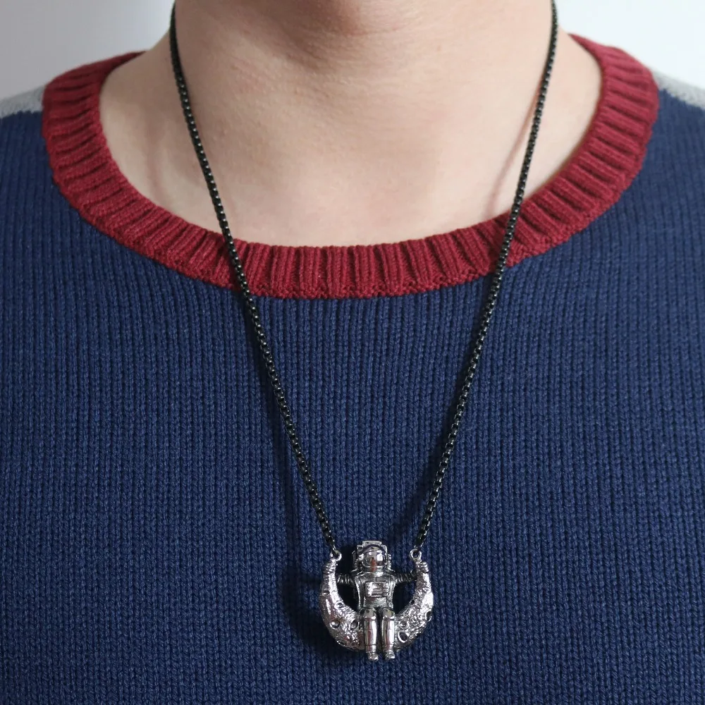 Astronaut On The Moon Novelty Design Pendant Necklace Men Women Universe Space Galaxy Stainless Steel Chain Necklace